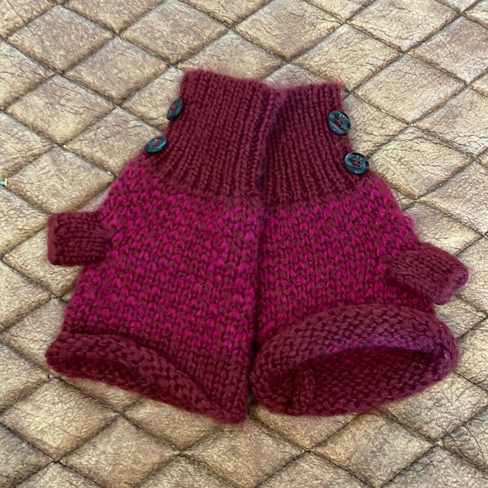 NWOT Burgundy fingerless gloves